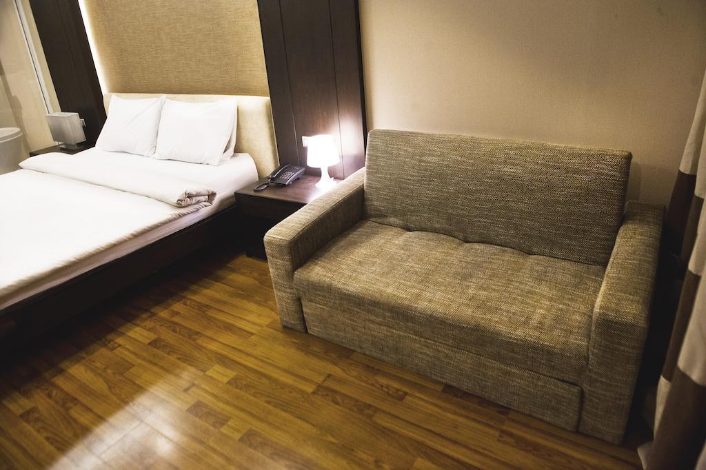 Vacio Suite Bangkok Room photo