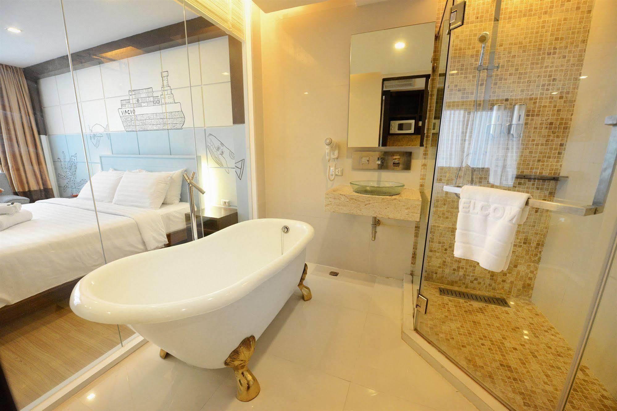 Vacio Suite Bangkok Exterior photo
