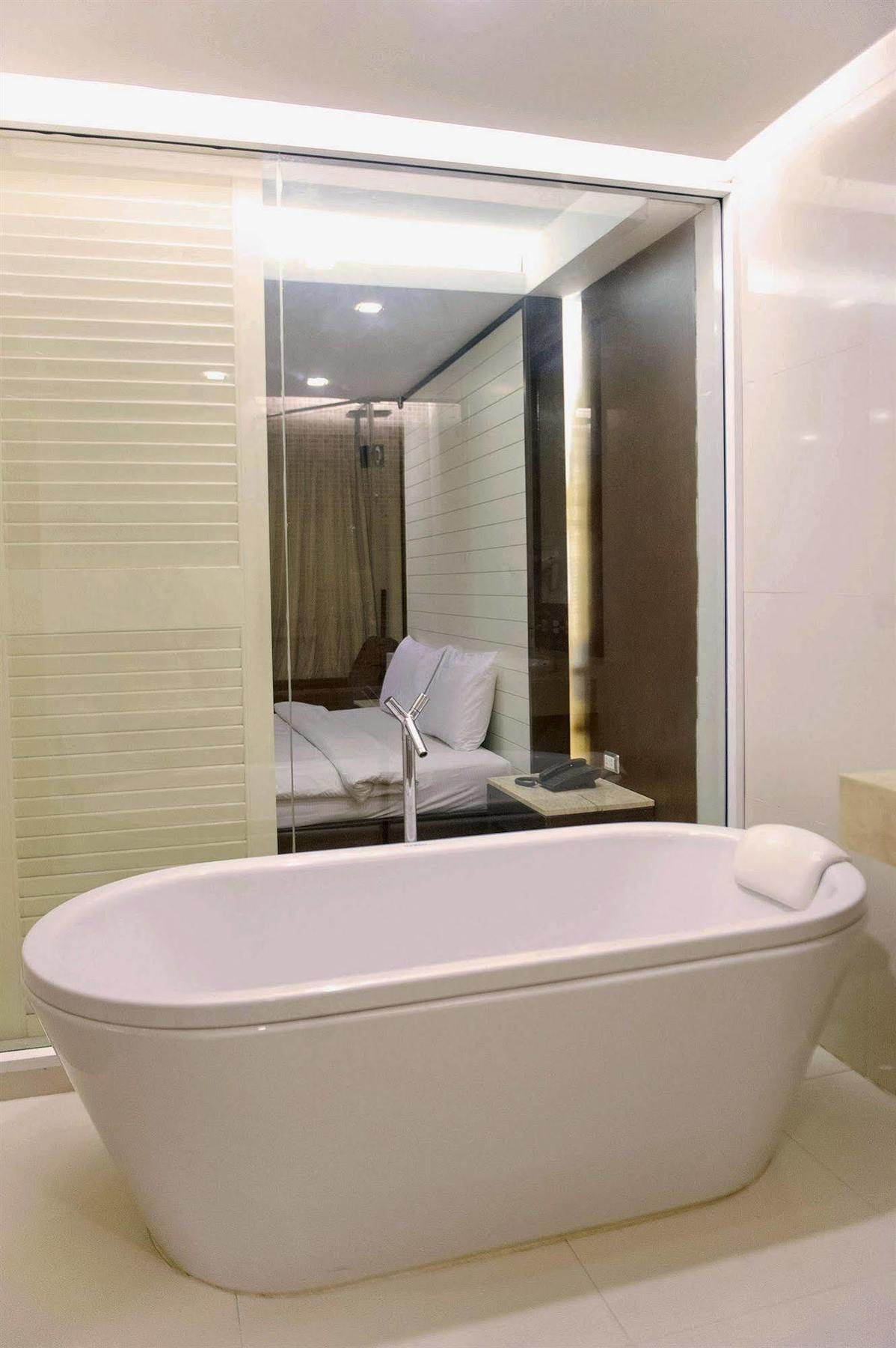 Vacio Suite Bangkok Exterior photo