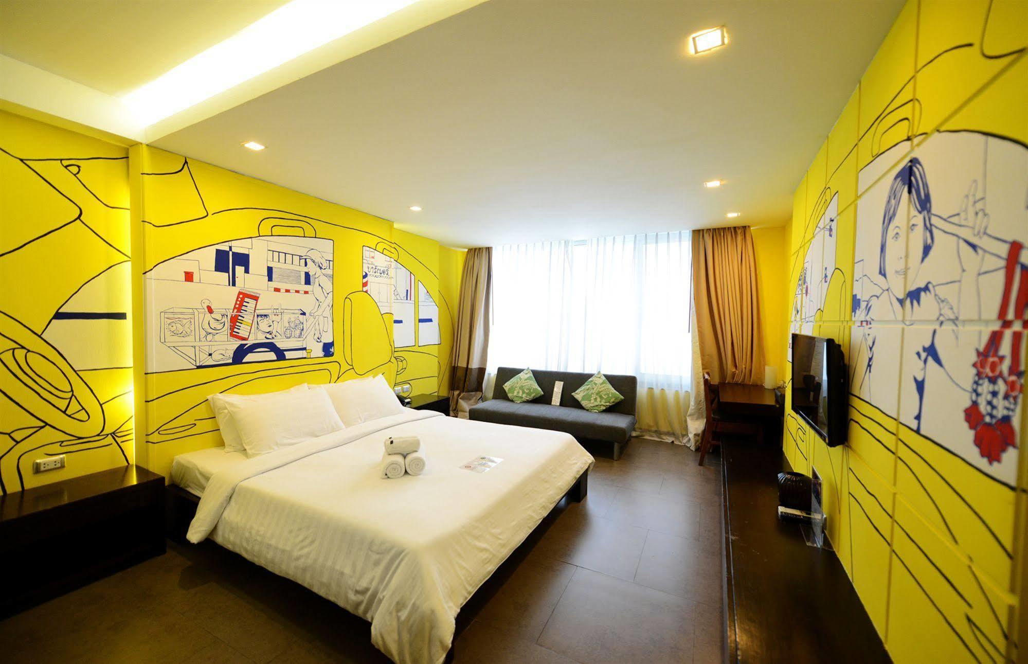 Vacio Suite Bangkok Exterior photo