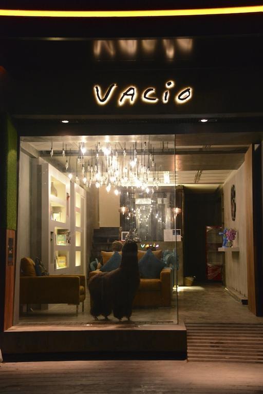 Vacio Suite Bangkok Exterior photo